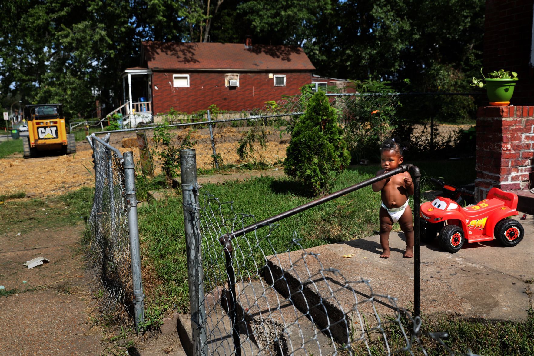 Ghost town: Vacant neighbors, vacant homes